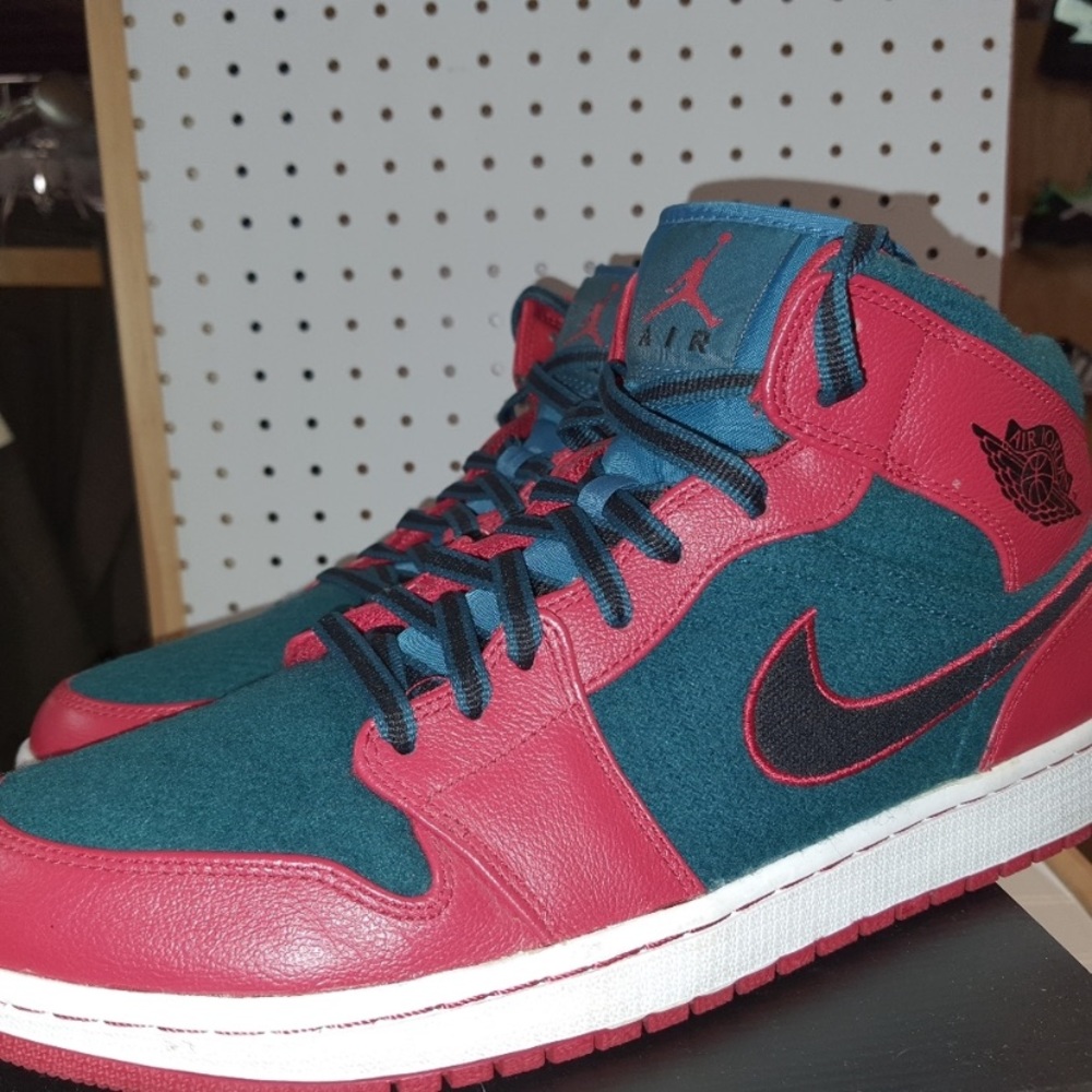 Air Jordan Retro 1 Mid